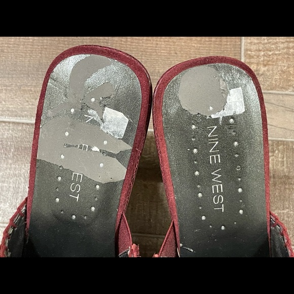 Nine West Women's Floral Embroidered Red/Maroon Suede Clogs - Picture 5 of 11